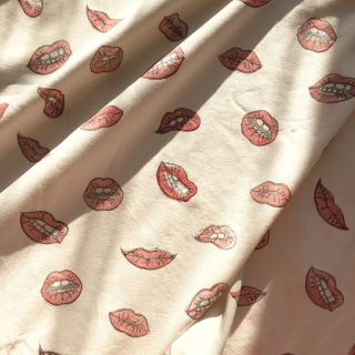 V BavLeg nám jde o udržitelnost a přírodní krásu, a proto používáme nebělenou bio bavlnu v její přirozené barevnosti.💋...